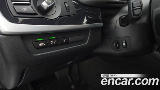 BMW 5-Series 2016 — photo 29