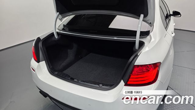 BMW 5-Series 2016 — photo 34