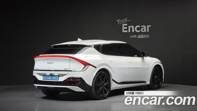 Kia EV6 2023 — photo 2