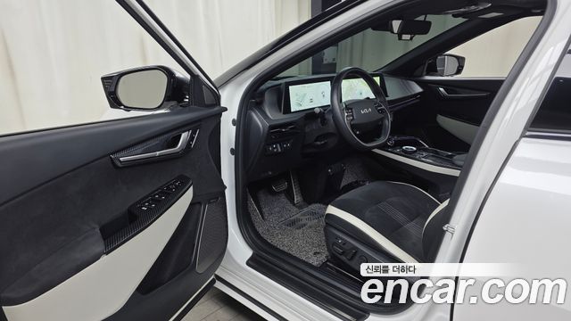 Kia EV6 2023 — photo 13