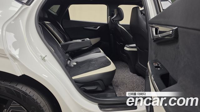 Kia EV6 2023 — photo 17