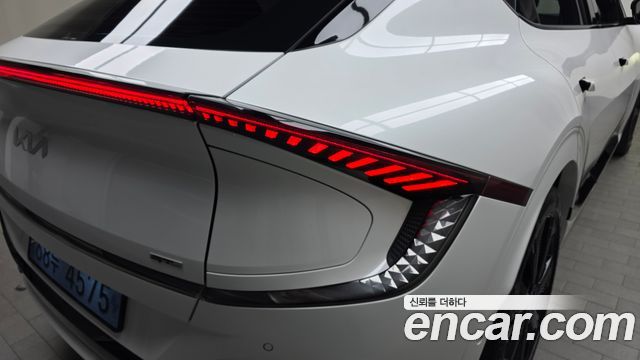 Kia EV6 2023 — photo 9