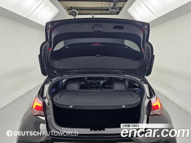 Hyundai Veloster 2021 — photo 19