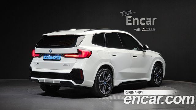BMW iX1 2023 — photo 2