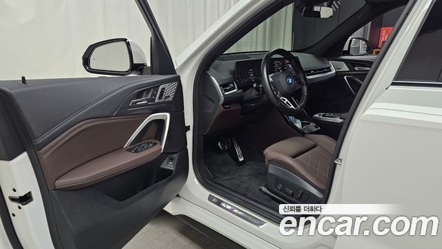 BMW iX1 2023 — photo 13