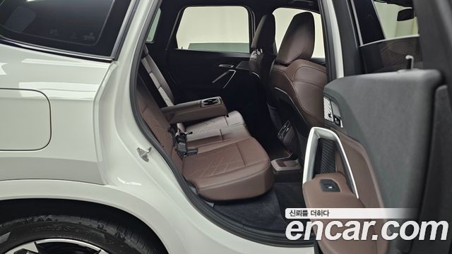 BMW iX1 2023 — photo 17
