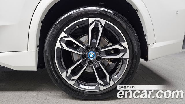 BMW iX1 2023 — photo 7