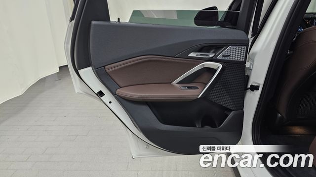 BMW iX1 2023 — photo 15