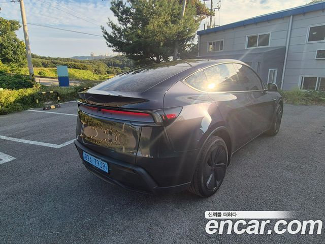 Tesla Model Y 2026 — photo 2