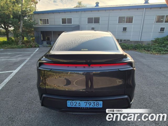 Tesla Model Y 2026 — photo 4