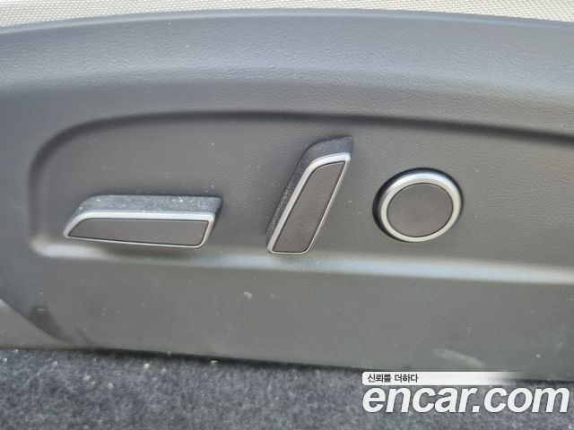 Tesla Model Y 2026 — photo 13