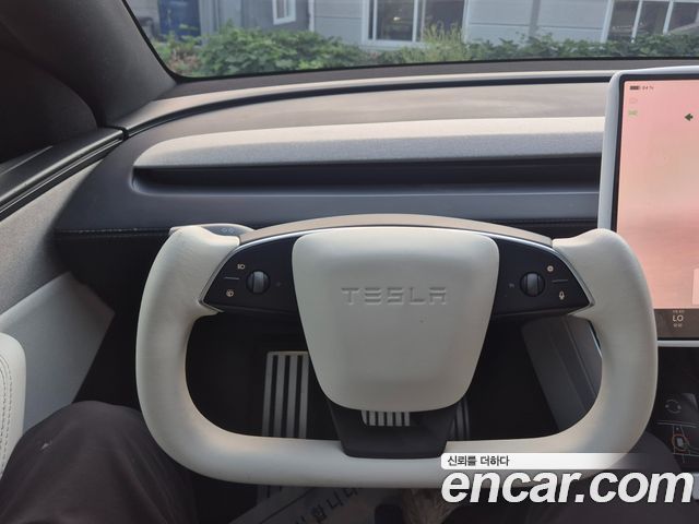 Tesla Model Y 2026 — photo 14