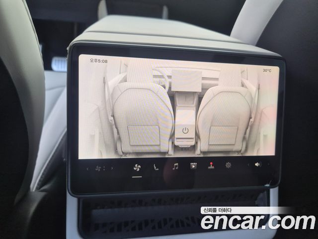 Tesla Model Y 2026 — photo 16