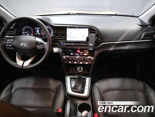 Hyundai AVANTE 2019 — photo 11