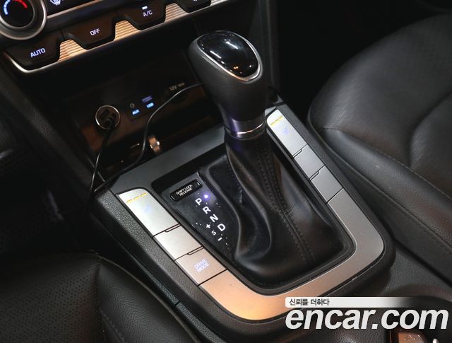 Hyundai AVANTE 2019 — photo 12