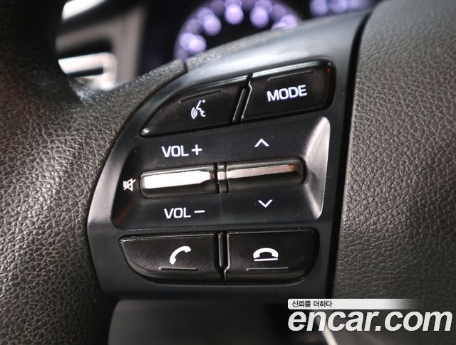 Hyundai AVANTE 2019 — photo 13