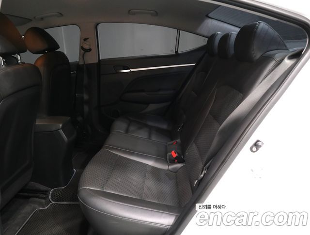 Hyundai AVANTE 2019 — photo 17