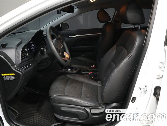 Hyundai AVANTE 2019 — photo 18