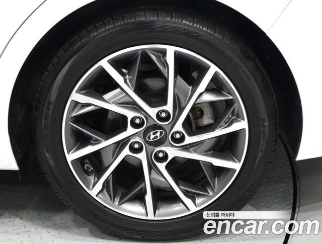 Hyundai AVANTE 2019 — photo 20