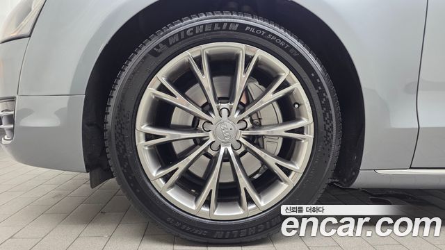 Audi A8 2012 — photo 5