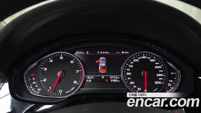 Audi A8 2012 — photo 11