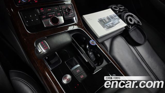 Audi A8 2012 — photo 12