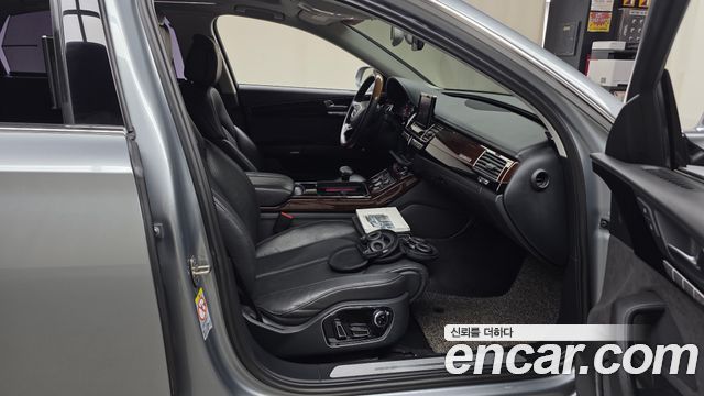 Audi A8 2012 — photo 17