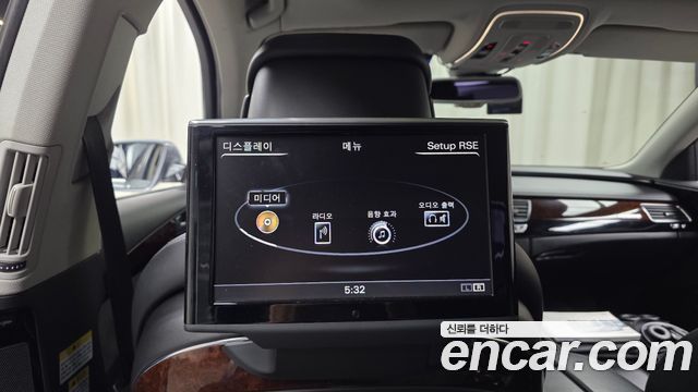 Audi A8 2012 — photo 23