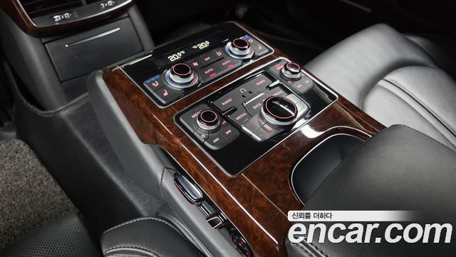 Audi A8 2012 — photo 24