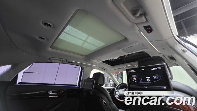 Audi A8 2012 — photo 25