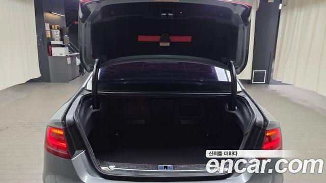 Audi A8 2012 — photo 26