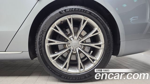 Audi A8 2012 — photo 7