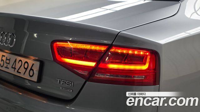 Audi A8 2012 — photo 9