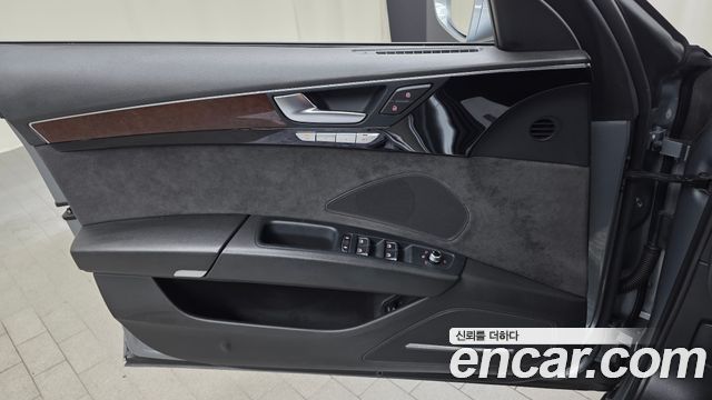 Audi A8 2012 — photo 14