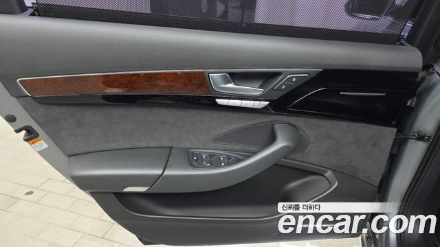 Audi A8 2012 — photo 15