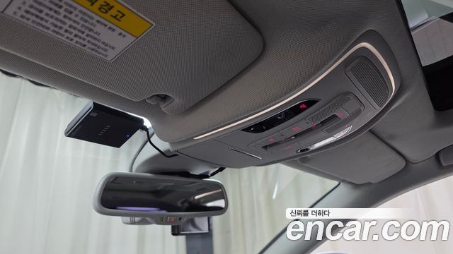 Audi A8 2012 — photo 28