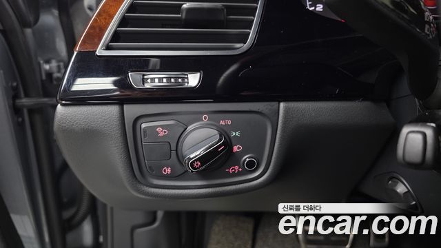 Audi A8 2012 — photo 29