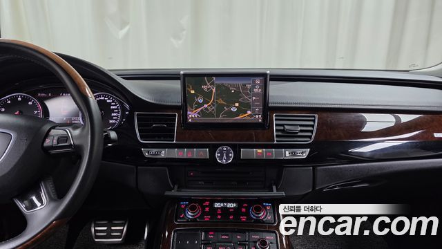 Audi A8 2012 — photo 33