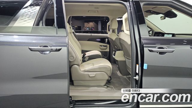 Kia Canival 2023 — photo 17