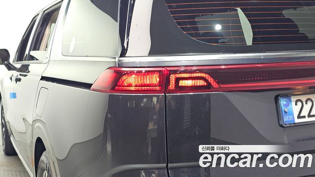 Kia Canival 2023 — photo 9