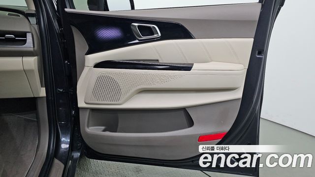 Kia Canival 2023 — photo 15