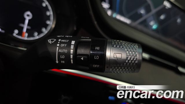 Genesis GV70 2024 — photo 32