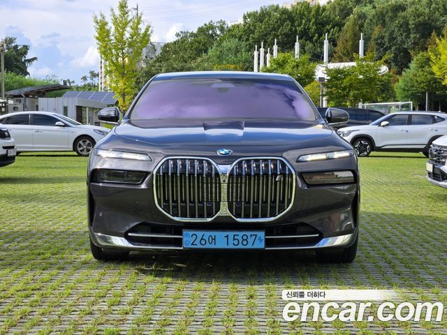 BMW i7 2024 — photo 2