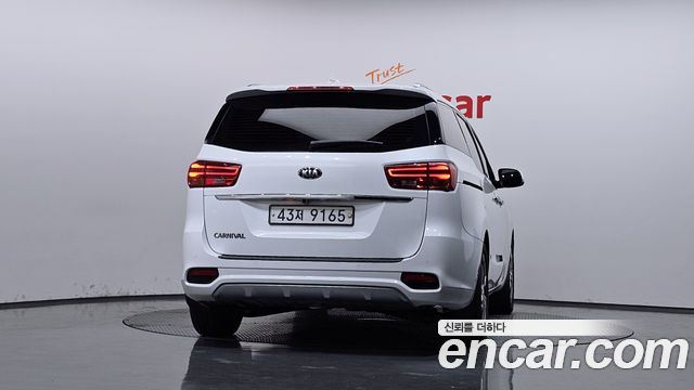 Kia Canival 2019 — photo 4