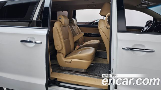 Kia Canival 2019 — photo 17