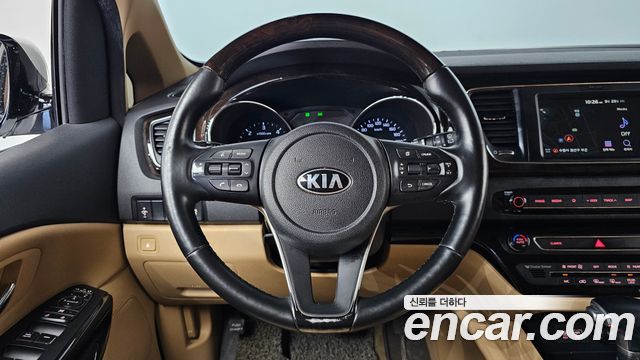 Kia Canival 2019 — photo 18