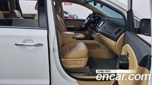 Kia Canival 2019 — photo 16
