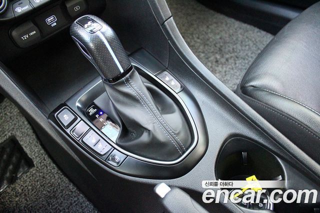 Hyundai Veloster 2021 — photo 11