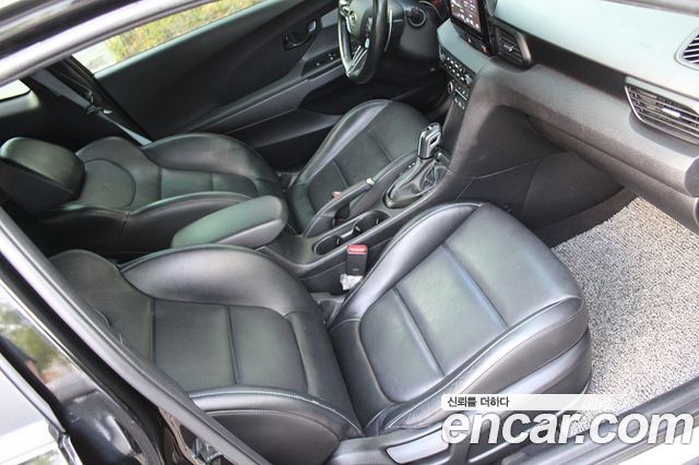 Hyundai Veloster 2021 — photo 16