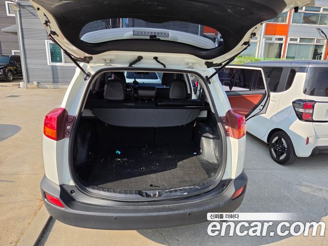 Toyota RAV4 2015 — photo 17